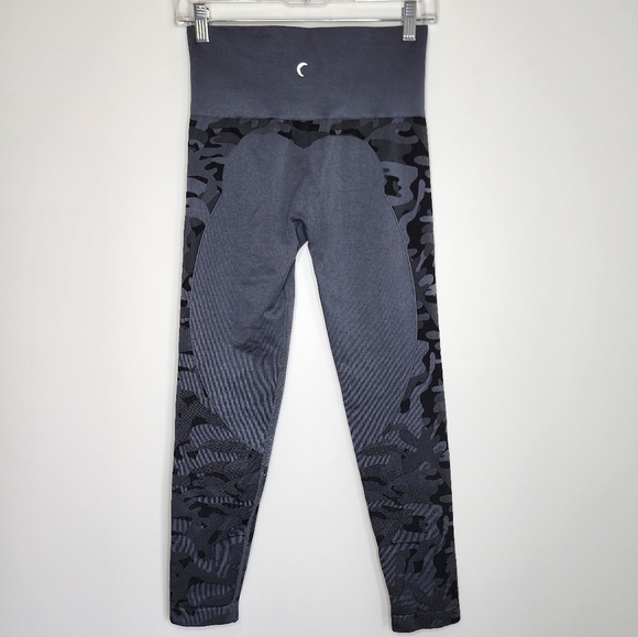 Zyia Active Capri Leggings Camo Gray Black Medium - Picture 4 of 9